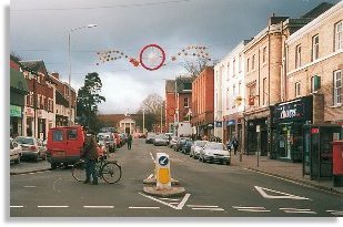 Y Drenewydd High Street Newtown