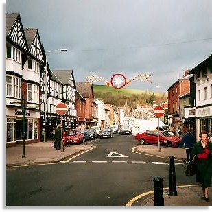 Y Drenewydd Broad Street Newtown