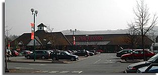 Safeway, Y Drenewydd
